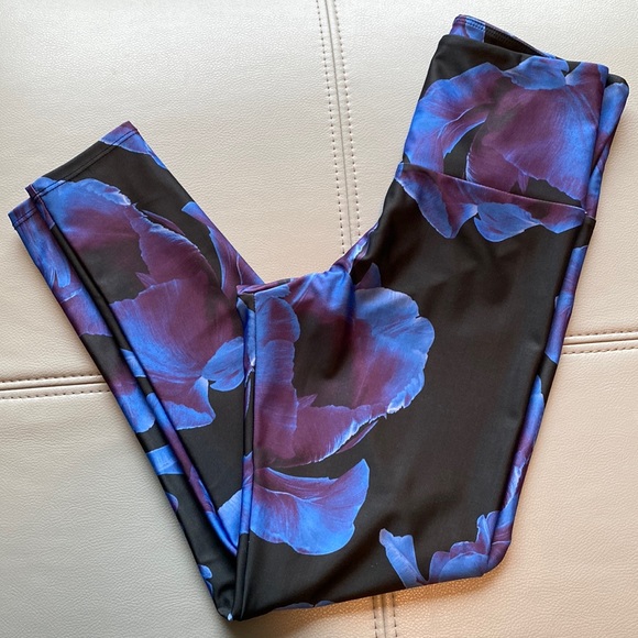 SOLD Onzie HR Floral Print Legging - Picture 2 of 7